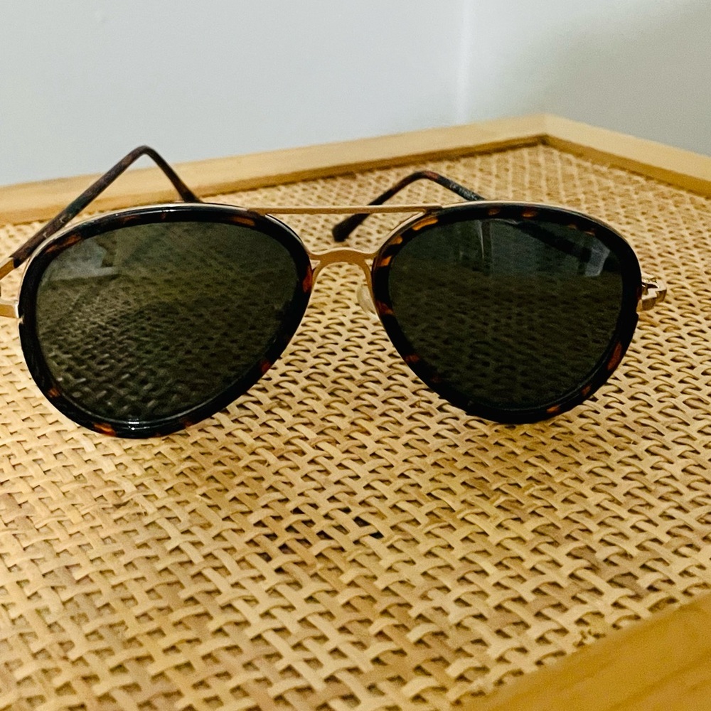 Franco Sarto aviator sunglasses